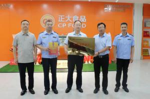 市文明辦、市市場(chǎng)監管局聯(lián)合為我公司文明誠信經(jīng)營(yíng)授牌